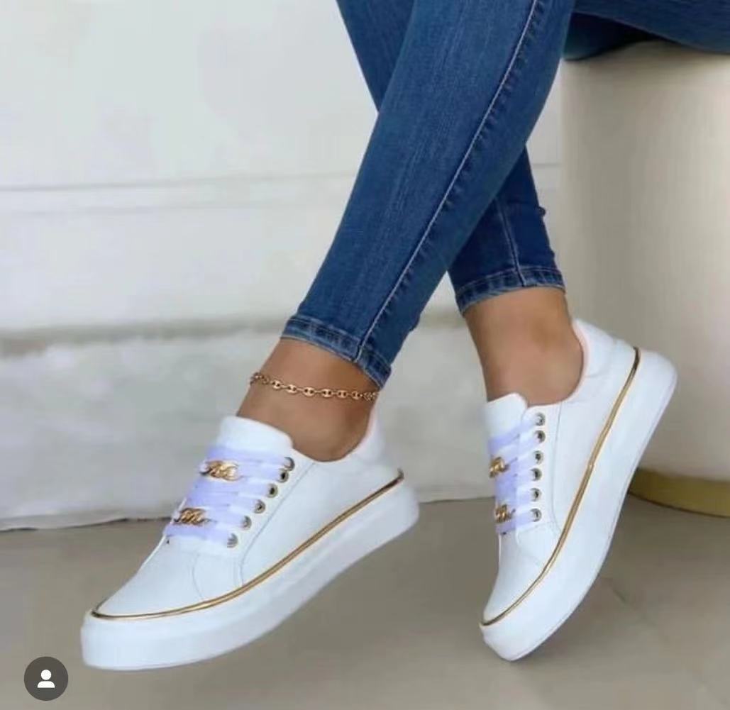 Women’s Platform Low-Top Sneakers with Chain Detail